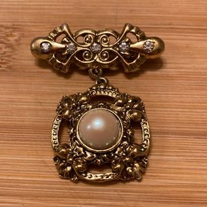 Costume jewelry: hanging brooch